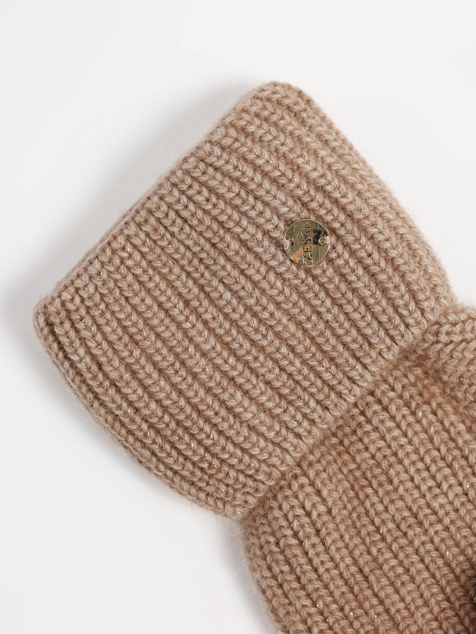 Варежки вязаные бежевого цвета с люрексом